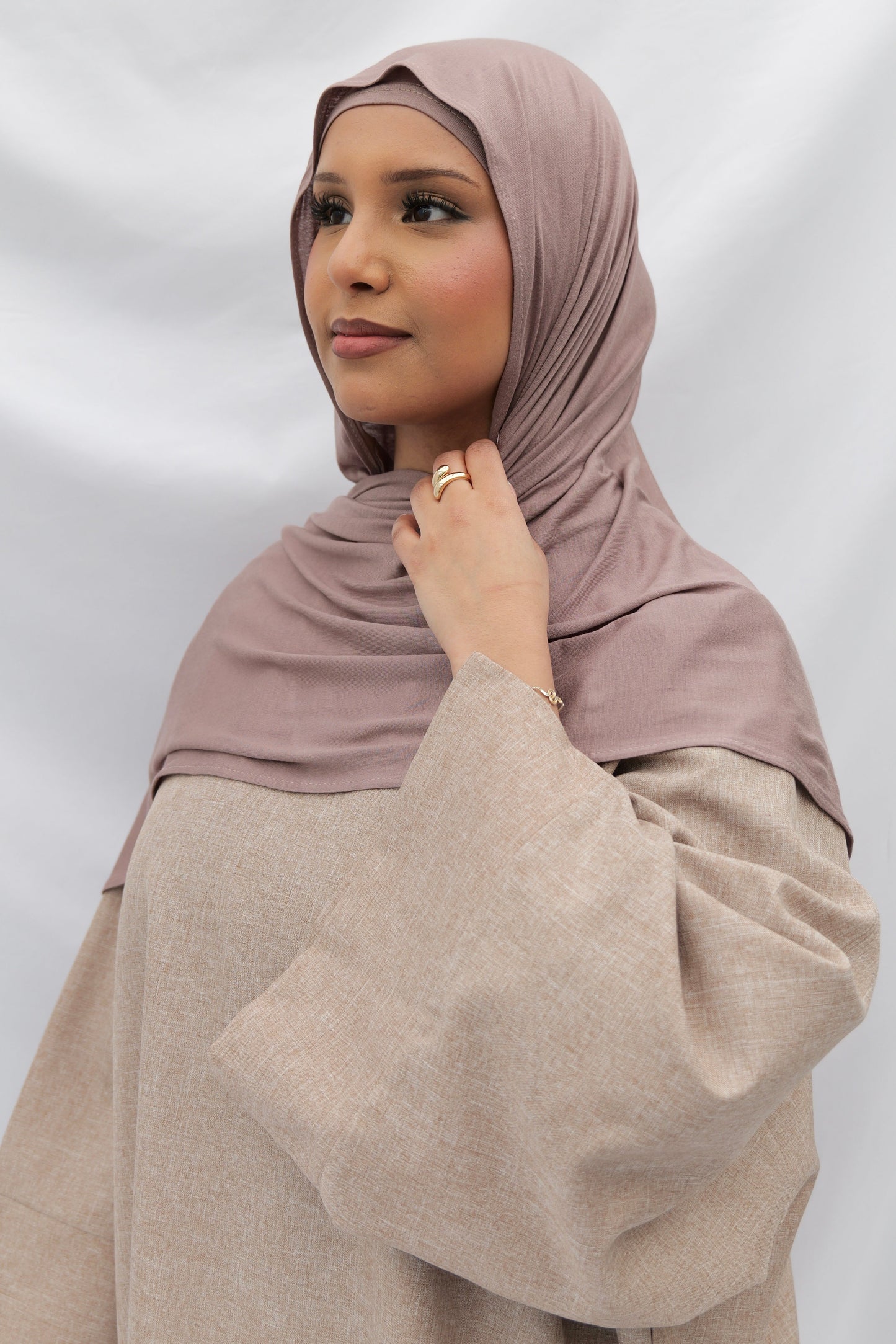 Built-in Magnet Premium Jersey Hijab in Warm Truffle